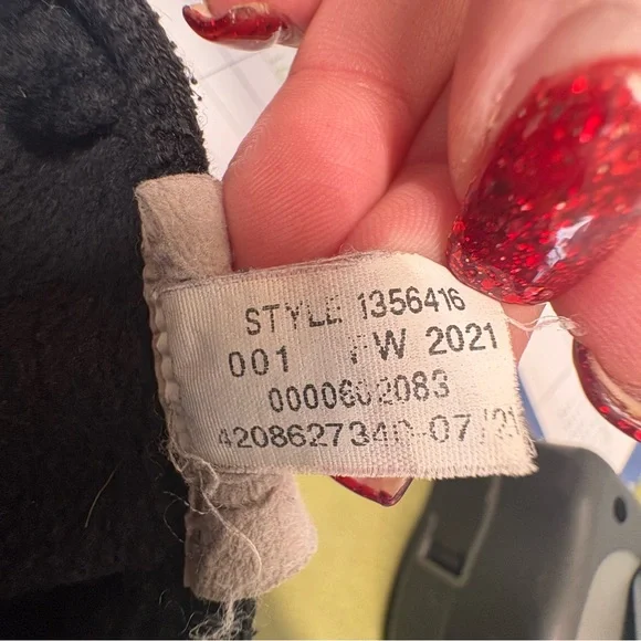 Women’s Under Armour Black Joggers with Some Bleach Spots size medium loose fit - Picture 13 of 13